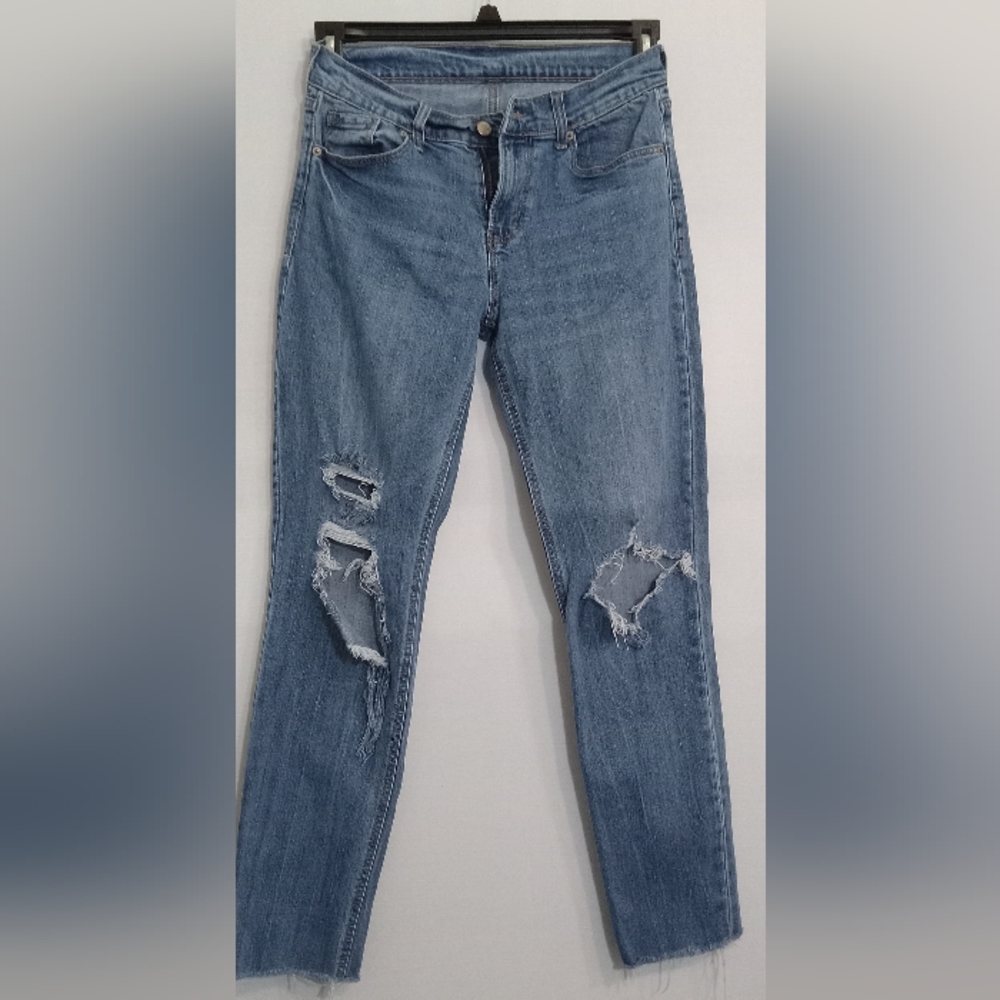 Womans Distressed Jeans